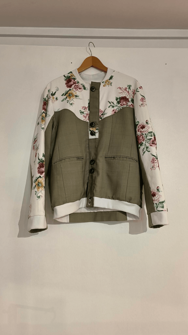 Veste mixte kaki et fleurs - Léopard rose 