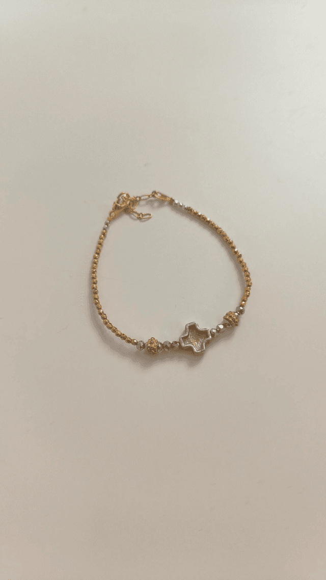 Bracelet à la croix - Charlotte Lavergne 